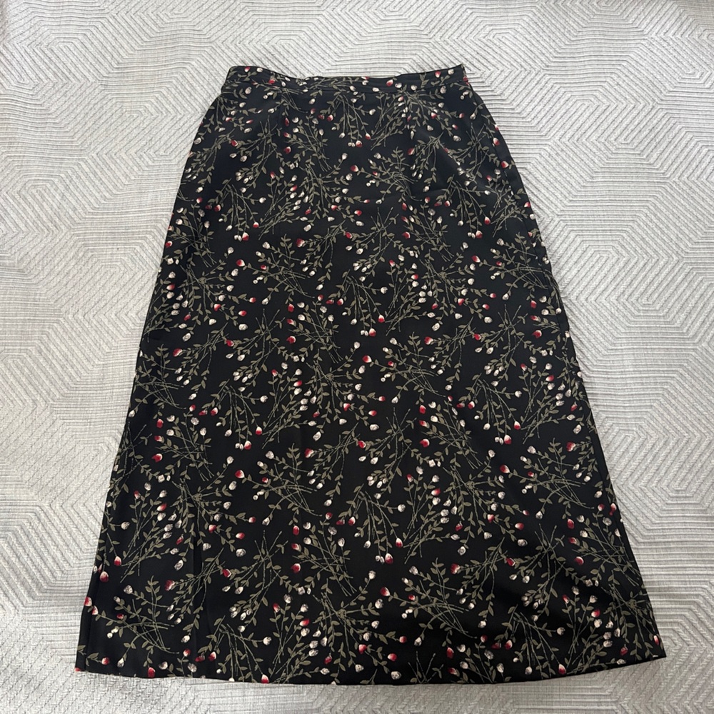 Vintage Sag Harbor moody fitted floral skirt - green red & cream on black - 10